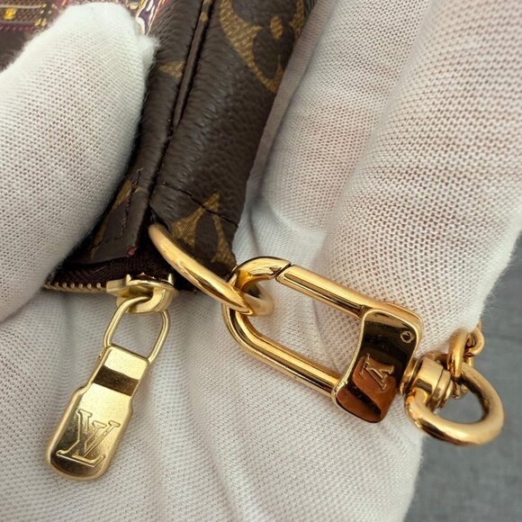 Louis Vuitton Mini Pochette Accessoires Monogram Christmas Animation Pouch - Picture 8 of 13